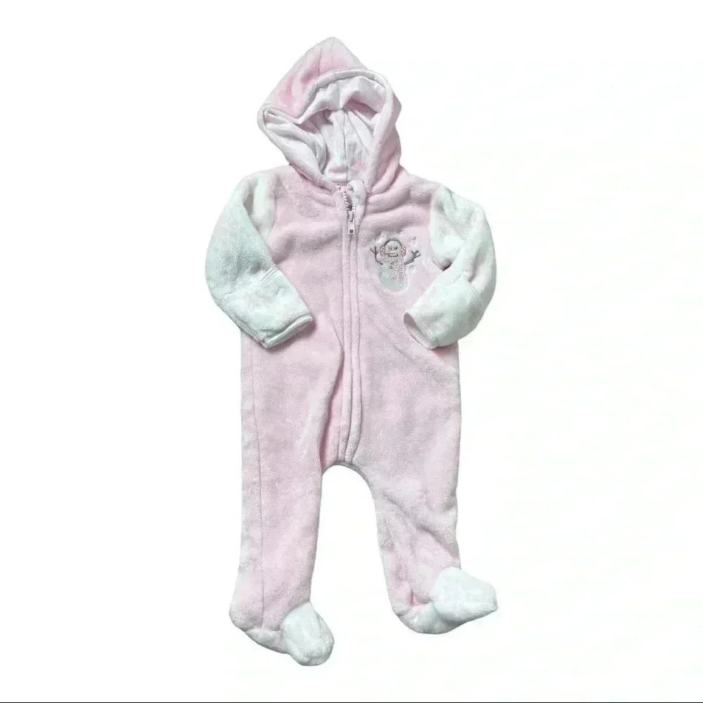 Penelope Mack baby girl snowsuit!! Size 0-3 months! Pink and white!! Super soft!